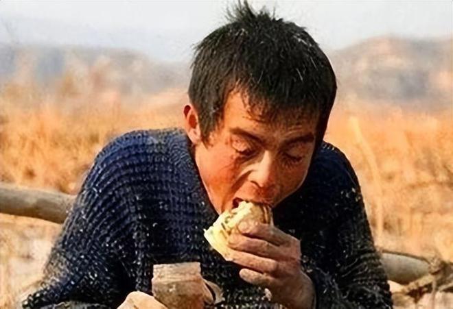 先后沦为娼妓穷过一次才知人会多卑微麻将胡了试玩平台《月牙儿》：母女俩(图5)