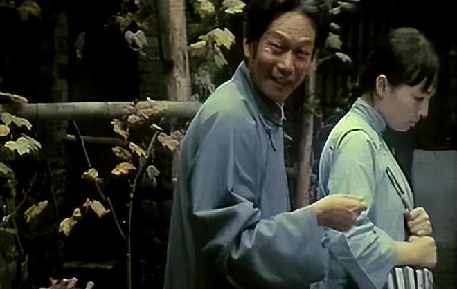 先后沦为娼妓穷过一次才知人会多卑微麻将胡了试玩平台《月牙儿》：母女俩(图1)