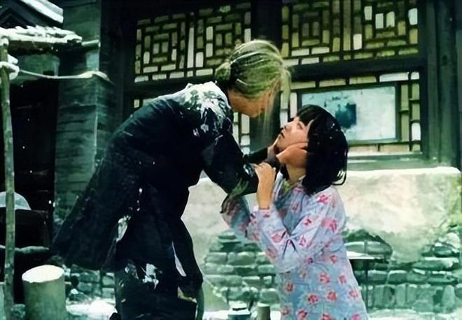 先后沦为娼妓穷过一次才知人会多卑微麻将胡了试玩平台《月牙儿》：母女俩(图12)